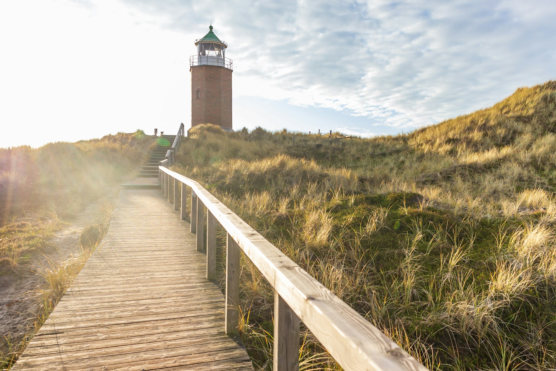 Reetdach-Villa auf Sylt im warmen Licht